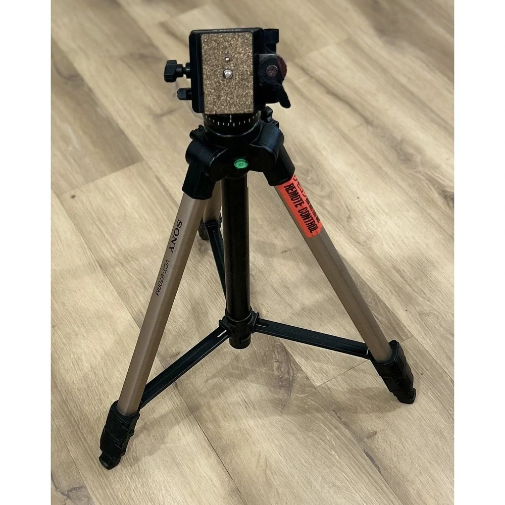 SONY VCT-870RM Full Size Tripod No Remote No Carrying Case EUC